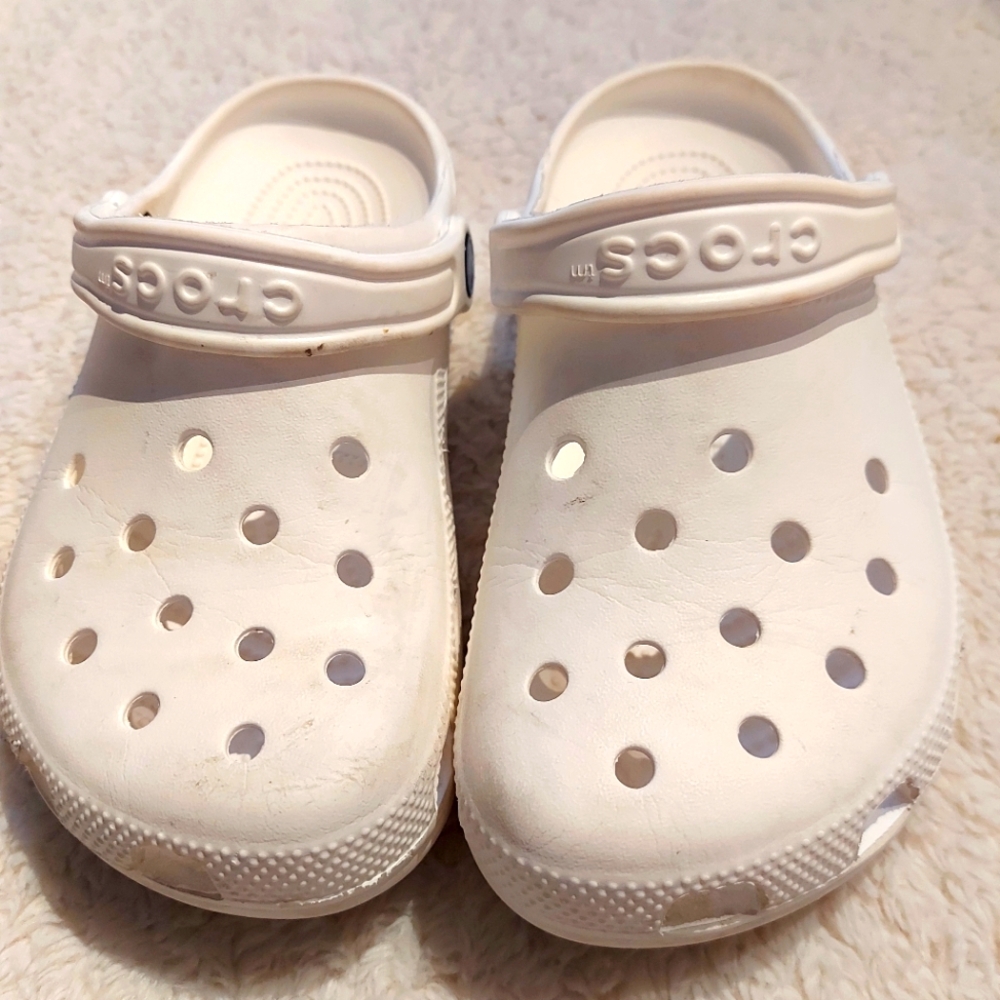 CROCS White Sandals Comfortable and Versatile 🤍.